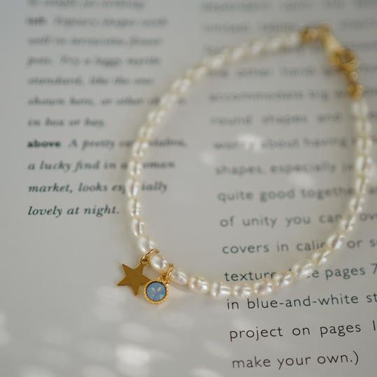 【限定作品追加！】一粒Swarovskiと星　淡水パールブレスレット(エアブルー)
