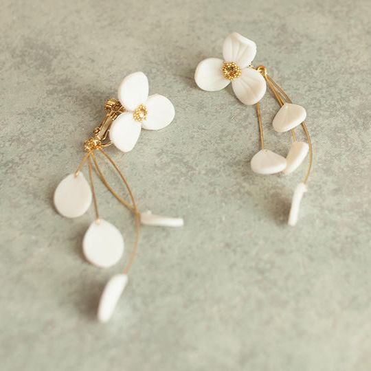 花散るピアス/イヤリング