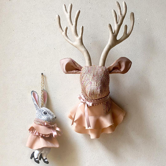 miniサイズのトロフィーとラビット・チャーム のセット