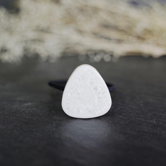 《Creema SPRINGS限定》 ヴィンテージ 美濃焼タイル  ヘアゴム　Crystal White