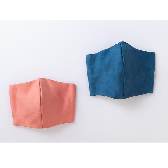 ⑫【沖宮限定マスク】「祈りと染ー緋色と藍（2枚セット）」草木染めシルクマスク