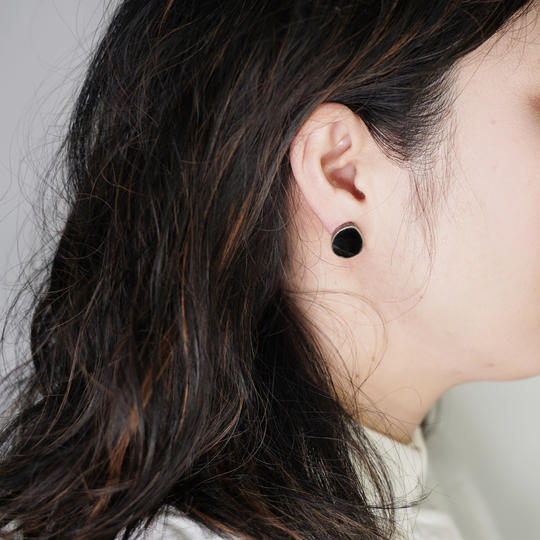 《Creema SPRINGS限定》 ヴィンテージ 美濃焼タイル ピアス or イヤリング TearDrop Bk