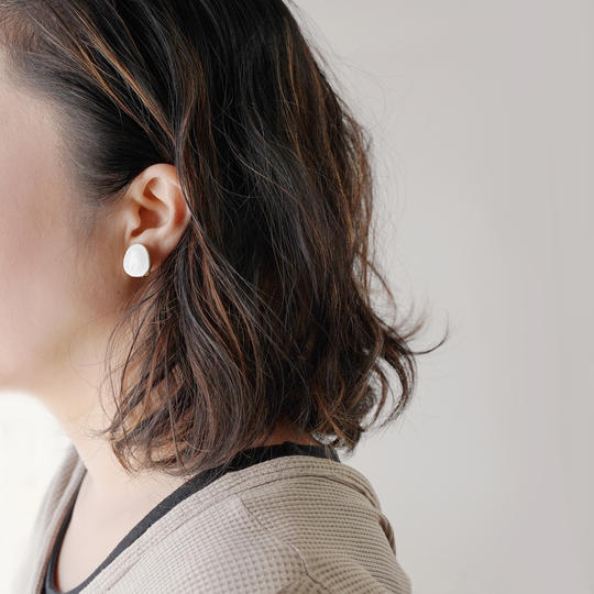 美濃焼タイル ピアス or イヤリング Muji White 《Creema SPRINGS限定》