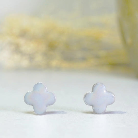  TAGAKUオリジナル加工タイル ピアス or イヤリング : Pear White F