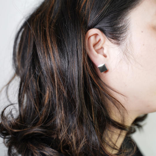 TAGAKU オリジナル絵付けタイル小 ピアス or イヤリング : Platinum XS