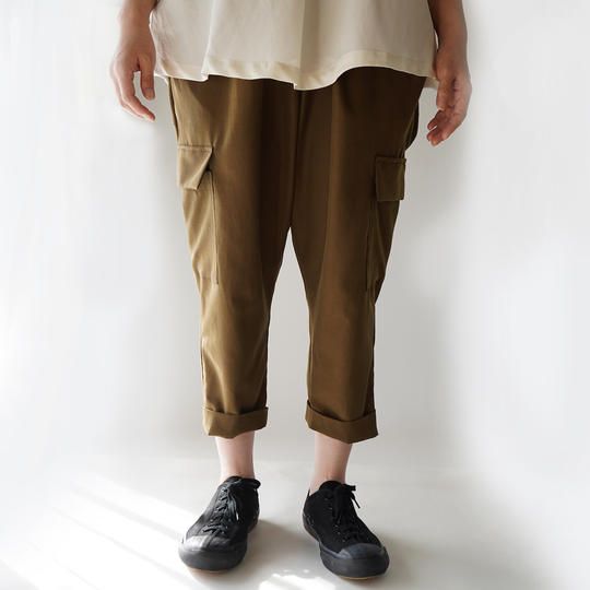 シルク50％入りのサルエルカーゴパンツ