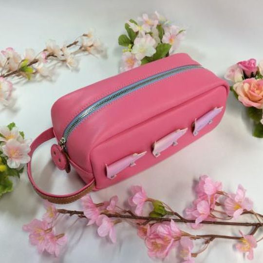 サクラ色子ぶたのレザーポーチ（ピンク）