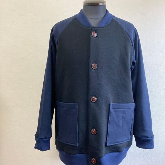 男女兼用★バイカラースウェットブルゾン 黒×紺（サイズ　男女フリー L〜L L）