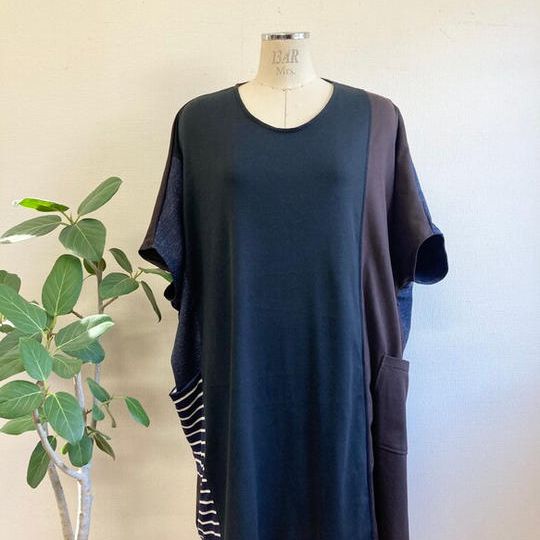 空を飛べそうな❤️ワイドバイカラービッグTシャツワンピース 黒紺茶（サイズ L〜 L L ）