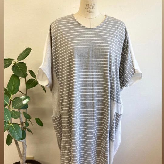モモンガみたいな❤️空を飛べそうにワイドバイカラービックTシャツワンピース　白グレー（サイズL〜 L L ）