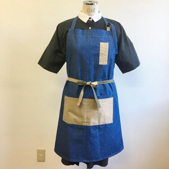 メンズオシャレエプロン❤️バイカラーのダブル前ポケット付エプロン デニム×ベージュ（メンズサイズL〜LL）