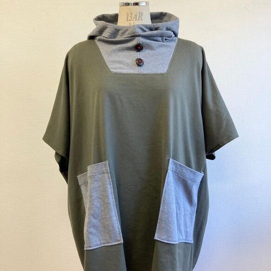 男女兼用❤️バイカラーポンチョ風五分袖パーカー　カーキグレー（男女フリー  L〜 L L）