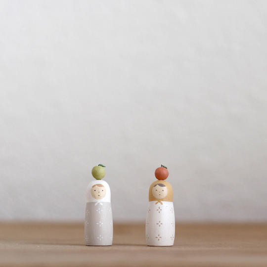 ちびマトリョーシカとりんご