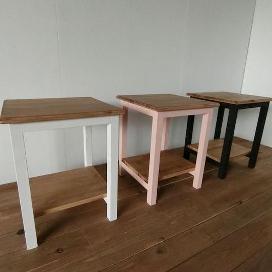 サイドテーブル