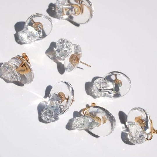 ころんと溢れるクリアk14gfピアス