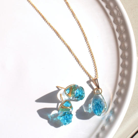 ころんと溢れるしずくスカイブルーCoffret【ピアス&ネックレス】