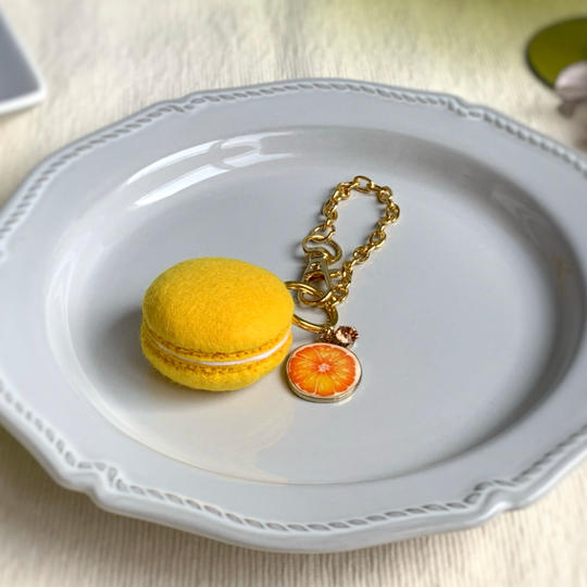 オレンジのマカロンのバッグチャーム