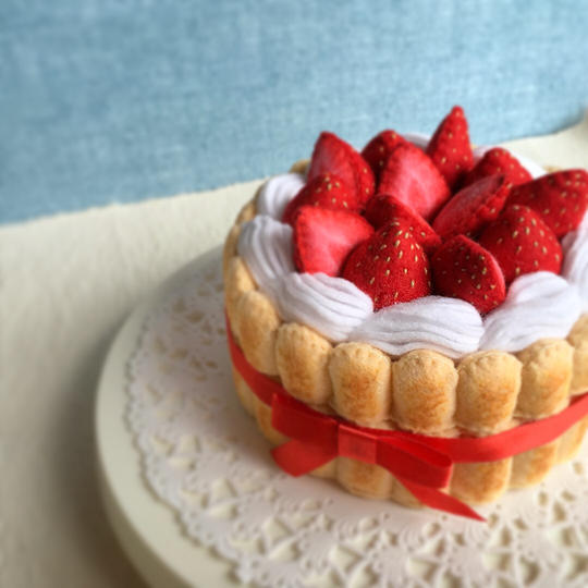 書籍とシャルロットケーキの小物入れ限定セット