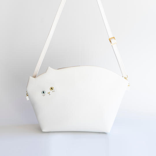 「猫のクラッチポシェット2way」白「オッドアイ」