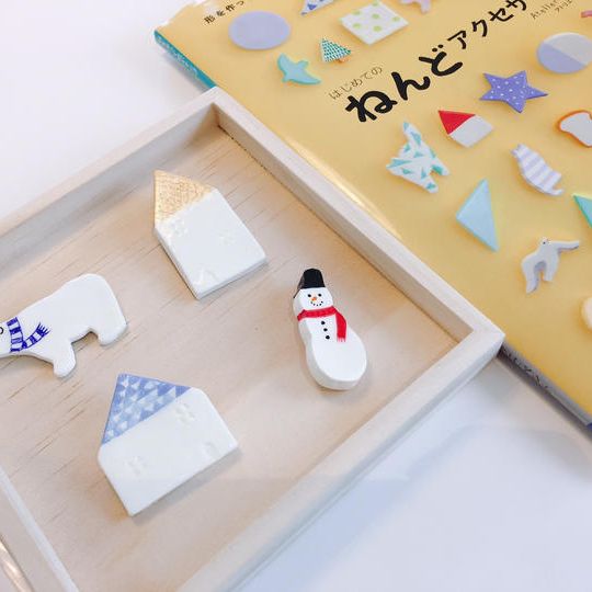 はじめてのねんどアクセサリーづくり本&ブローチ1つ