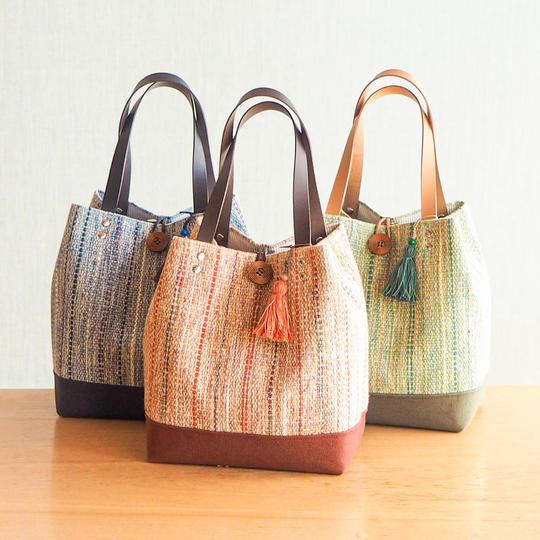 春のミックスツイード調手織り布のバケツトート（3色）