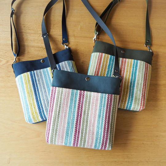 春色マルチボーダー手織り布のミニショルダー（3色）