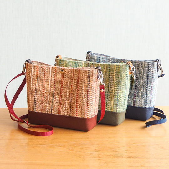 春のミックスツイード調手織り布のポシェット（3色）