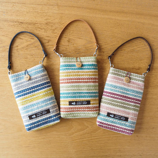 春色マルチボーダー手織り布のスマホポーチ（3色）