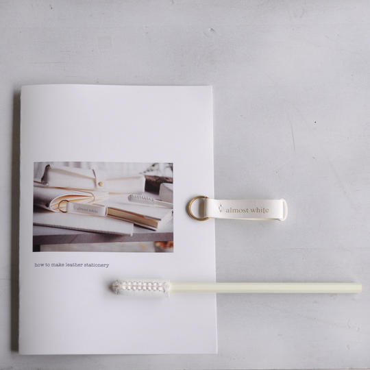 白い革の文房具が好きな人集まれ! 01