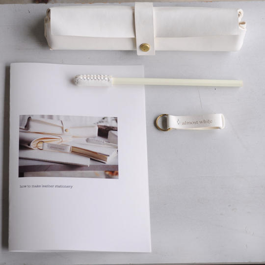 白い革の文房具が好きな人集まれ！03