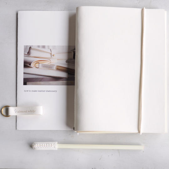 白い革の文房具好きな人集まれ！04