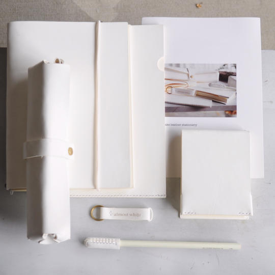 白い革の文房具好きな人集まれ! 05