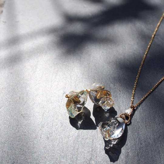 ころんと溢れるしずく青りんご×クリアCoffret【ピアス&ネックレス】