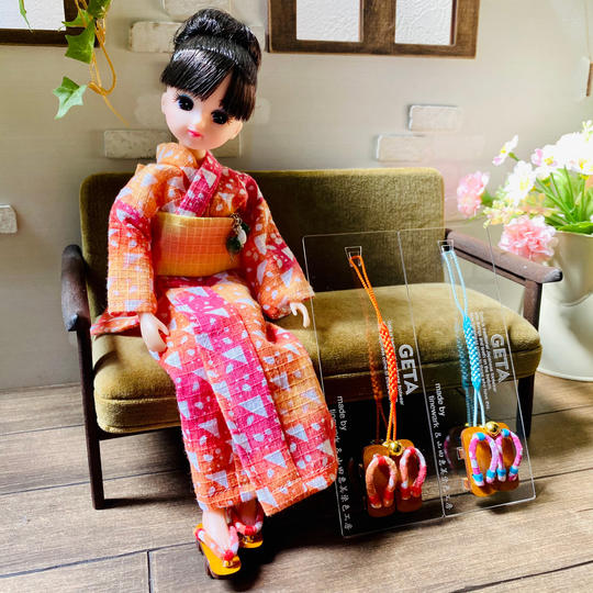 お礼のお手紙とドールが履けちゃう下駄ストラップ1つ。