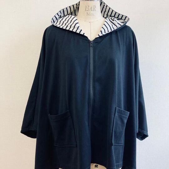 男女兼用　空が飛べそうな★ポンチョ風ドルマンBigパーカー （黒） ／男女フリーM~L、またはL〜L L／受注生産 