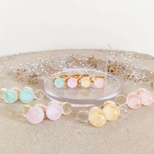 コロンとまあるいイヤリングorピアスとリングのセット　選べる４カラー