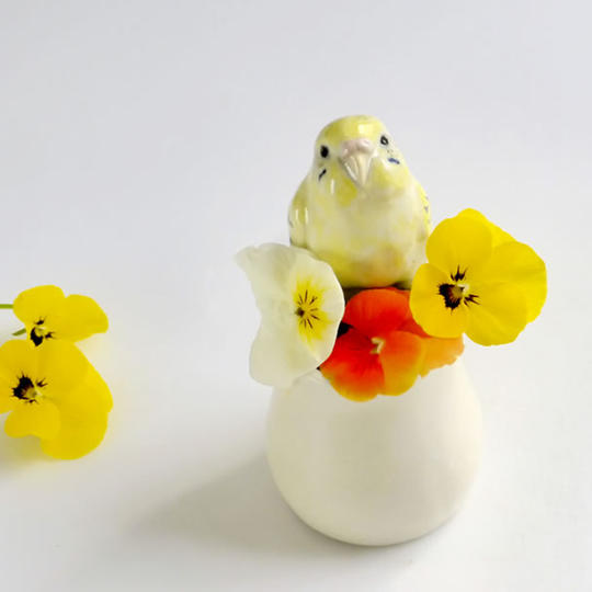 陶器の小鳥の一輪刺し　黄色いセキセイインコ