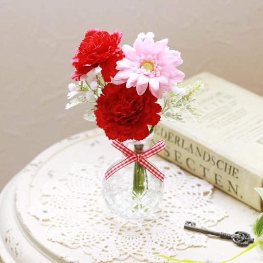 母の日限定５月末まで：枯れない「カーネーションとPinkガーベラ」水の入ったガラスアレンジ