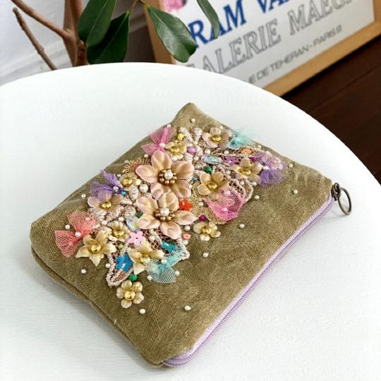 7.黄色いスイセン化粧ポーチ