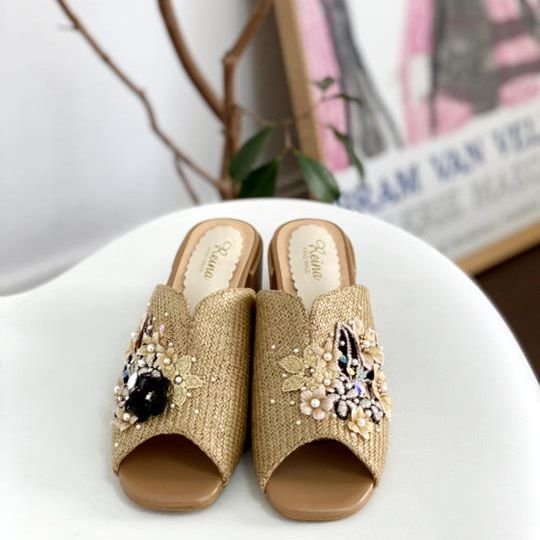 13.黒バラのオープントゥシューズ(5cmヒール ) 