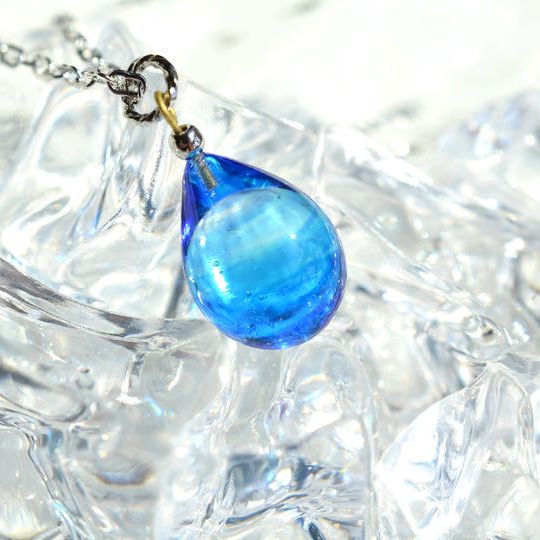 Mysterious blueネックレス（シルバーカラー）