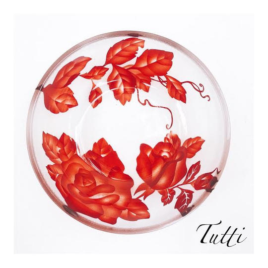 薔薇の愛が溢れる小皿