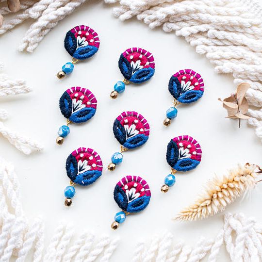 チューリップの刺繍耳飾り　CreemaSPRINGS限定価格