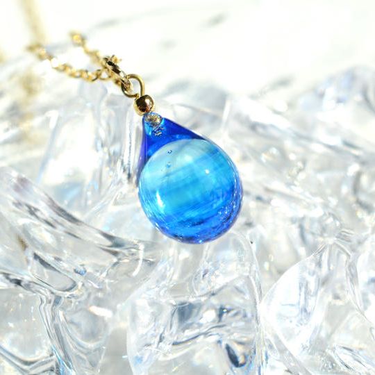 Mysterious blueネックレス（ゴールドカラー）