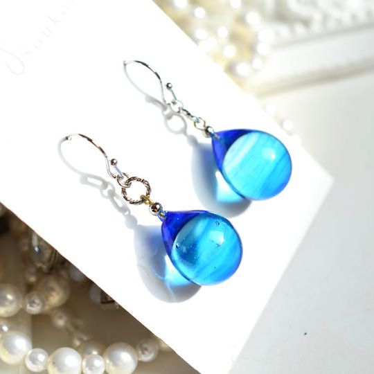 Mysterious blueピアス・イヤリング（シルバーカラー）