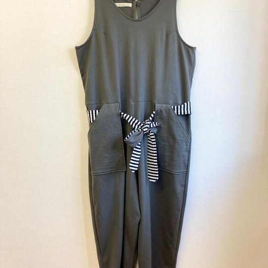   新色明るめカーキ★❤️ボーダーリボン&ポケットのサルエルサロペットパンツ （明るめカーキ）／サイズL~LL／受注制作