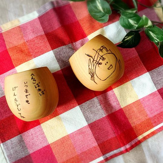 木製のコップにお絵かき