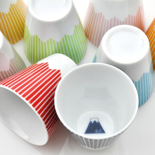 富士山モチーフ　カップ（Ｈ） モダンカラー４色セット（プチ皿４個付き） 