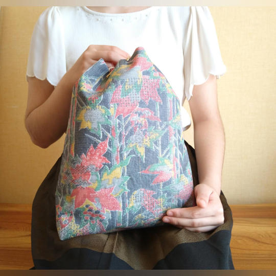 大島紬信玄袋（大きめ）　白大島紬　レディース