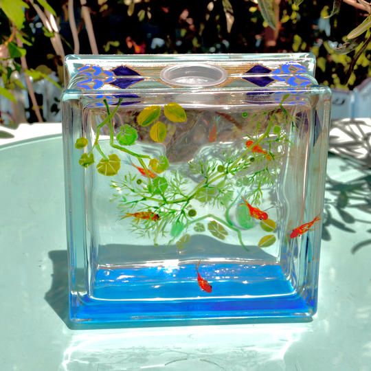 【ギフトにも最適！】《フェアリーライト付》ガラスブロック（金魚）貯金箱・ブックエンド・花瓶・照明と4つの用途。